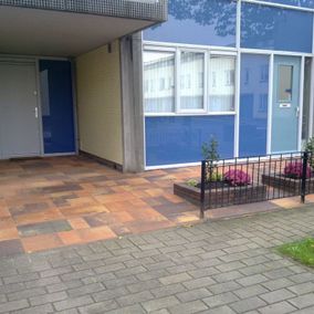 Klein bloementuintje door Rovon Service Tuintechniek